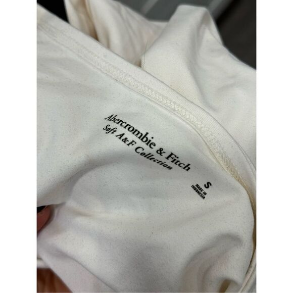 Abercrombie and Fitch white long sleeve seamless fabric keyhole bodysuit with me - Picture 5 of 5